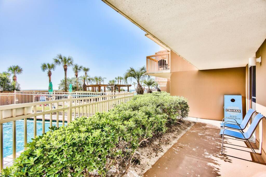 Pelican Beach Resort-Walkout Unit-On The Beach Destin Exterior photo