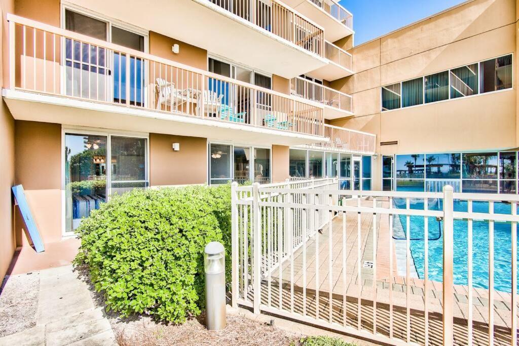 Pelican Beach Resort-Walkout Unit-On The Beach Destin Exterior photo